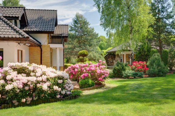 Paysagiste pour la création d’un massif fleuri dans un jardin Saint-Martin-d'Hères - ACM Paysage